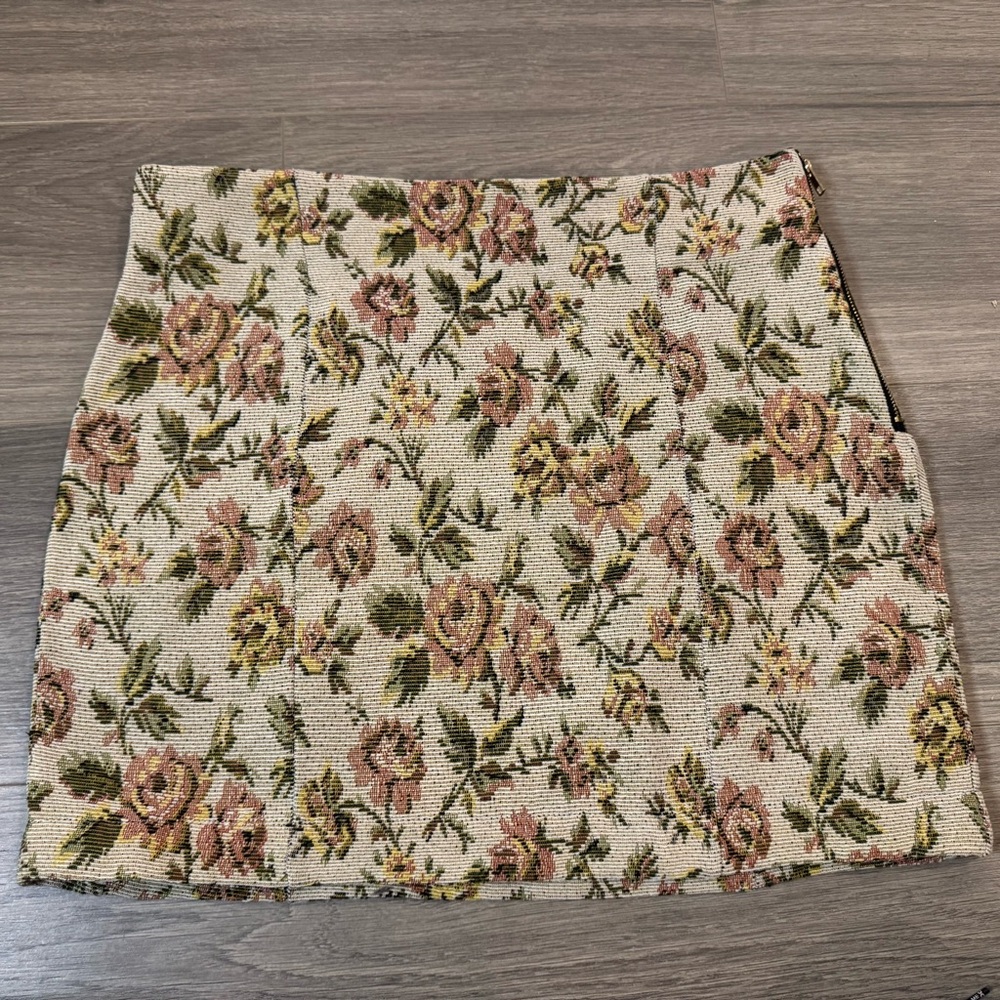 NWOT Floral Tapestry Mini Skirt - Cream and Pink